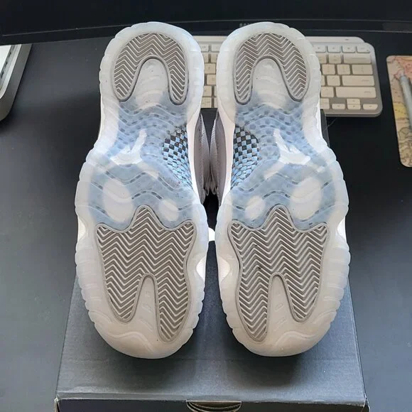 Air Jordan 11 Cement Grey - Picture 6 of 8